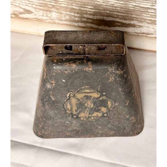 Cow Bell , Antique Cow Bell, Rustic Cow Bell, Farm Cow Bell, Farmhouse Decor - Picture 3 of 8
